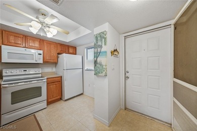 2 bed 2 bath TURNKEY condo in the complex of Lakeshore, which is - photo 4