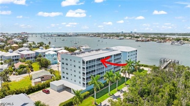 Welcome to waterfront living on Fort Myers Beach! Boaters will - photo 1