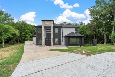 Joe Pool Lake Home For Sale in Cedar Hill Texas