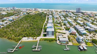 Welcome to waterfront living on Fort Myers Beach! Boaters will - photo 4