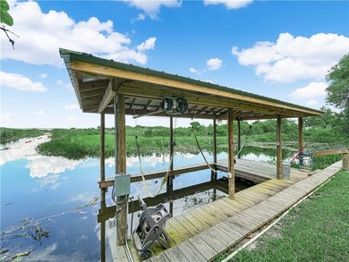 LAKE ISTOKPOGA WATERFRONT! This rare and versatile property - photo 4