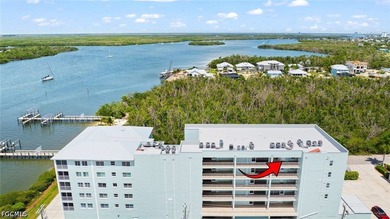 Welcome to waterfront living on Fort Myers Beach! Boaters will - photo 6