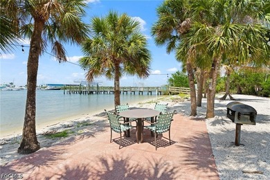 Welcome to waterfront living on Fort Myers Beach! Boaters will - photo 9