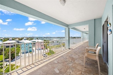 Welcome to waterfront living on Fort Myers Beach! Boaters will - photo 10