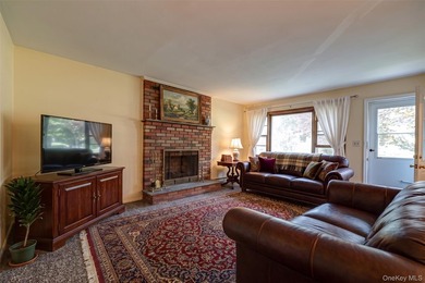 Bring your vision to this rare Huntington Village find! 6 - photo 4