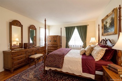 Bring your vision to this rare Huntington Village find! 6 - photo 6