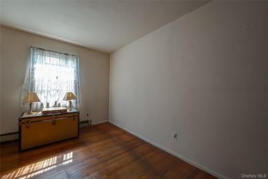 Bring your vision to this rare Huntington Village find! 6 - photo 7