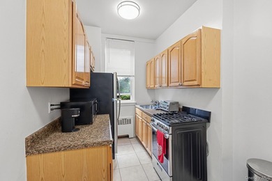 Spacious two-bedroom conveniently located on a dead-end - photo 9