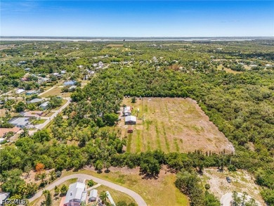 Set within the historic heart of Pineland, this extraordinary 9 - photo 11