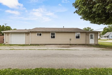 Charming ranch home situated on a desirable corner lot! This - photo 2