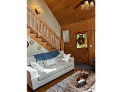 Beautiful Mountain Log Home on 2.5 acres with lake views. Hidden - photo 13