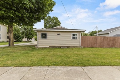 Charming ranch home situated on a desirable corner lot! This - photo 4