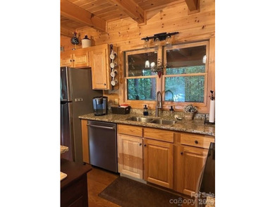 Beautiful Mountain Log Home on 2.5 acres with lake views. Hidden - photo 23