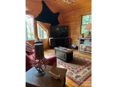 Beautiful Mountain Log Home on 2.5 acres with lake views. Hidden - photo 29