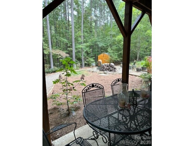 Beautiful Mountain Log Home on 2.5 acres with lake views. Hidden - photo 36