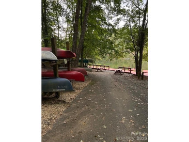 Beautiful Mountain Log Home on 2.5 acres with lake views. Hidden - photo 43