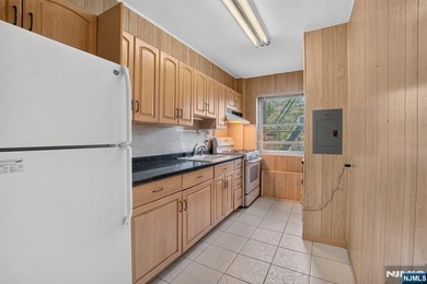 Welcome to this bright and spacious 1-bedroom, 1-bath unit - photo 9