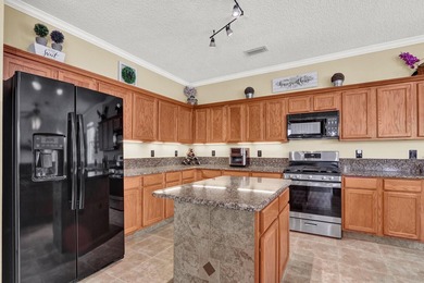 Beautifully maintained 5-bedroom, 3-bathroom home with a 3-car - photo 12
