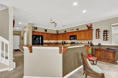 Beautifully maintained 5-bedroom, 3-bathroom home with a 3-car - photo 13