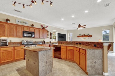 Beautifully maintained 5-bedroom, 3-bathroom home with a 3-car - photo 14