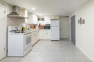 Welcome to this bright and beautiful residential gem in the - photo 17