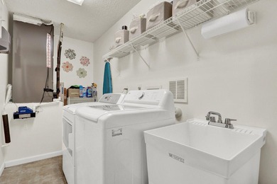 Beautifully maintained 5-bedroom, 3-bathroom home with a 3-car - photo 34