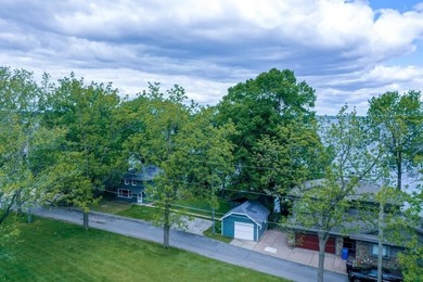 Perfectly positioned on the south shore of Lake Kegonsa, this - photo 2