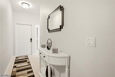 Beautiful, updated golf condo that has all newer furnishings and - photo 6
