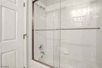 Beautiful, updated golf condo that has all newer furnishings and - photo 7