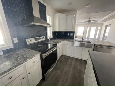Make your new home in Crystal Lakes Ft. Myers, a well-maintained - photo 11