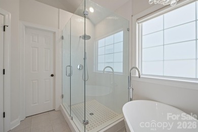 FANTASTIC home in MacAuley loaded with upgrades!!! Brand new - photo 18
