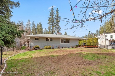 This stunning Mid-Century Modern home is located on the quiet - photo 35