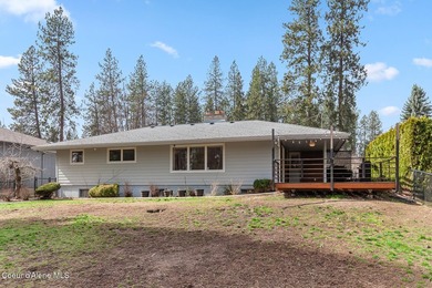 This stunning Mid-Century Modern home is located on the quiet - photo 36