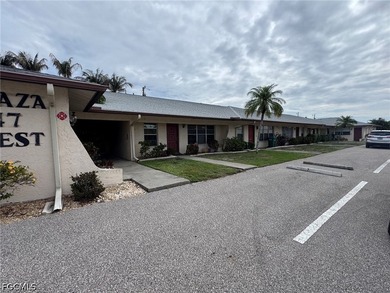 Priced to sell, this charming condo offers an outstanding - photo 2