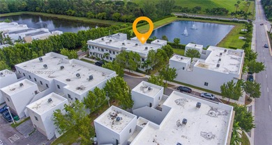 Coopers Hawk Lake  Townhome/Townhouse For Sale in Doral Florida