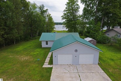 Crawford Lake Home For Sale in Kalkaska Michigan