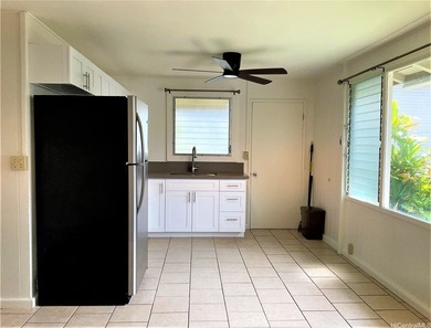 Two classic, well-maintained duplexes featuring a total of four - photo 12