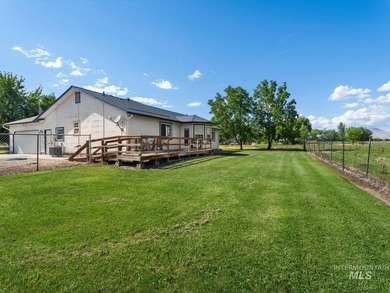 Nestled at the base of Emmett's desirable southeast hills, this - photo 31
