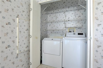 REDUCED PRICE with Motivated Seller, Open floor plan comfortable - photo 31