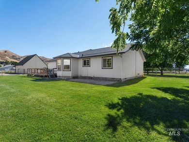 Nestled at the base of Emmett's desirable southeast hills, this - photo 32