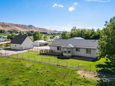 Nestled at the base of Emmett's desirable southeast hills, this - photo 34