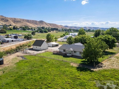 Nestled at the base of Emmett's desirable southeast hills, this - photo 35