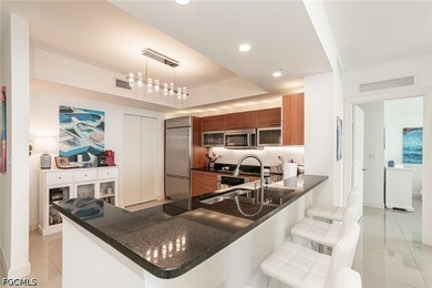 It's truly paradise at the luxurious Oasis Tower One, located - photo 7