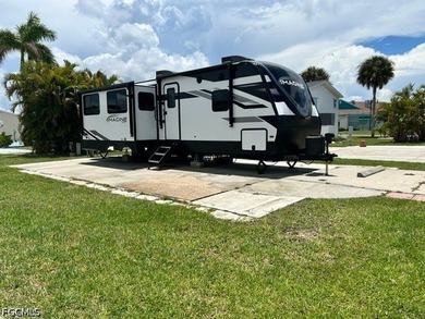 Create your perfect Florida getaway on this vacant lot in a - photo 2