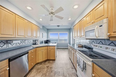 Beautiful 3-bedroom, 2-bath condominium located in the highly - photo 12