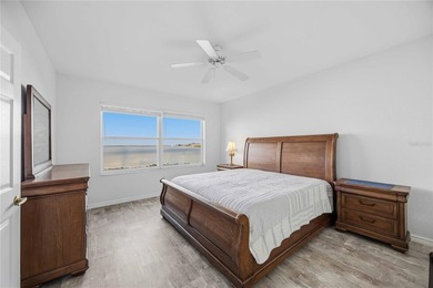 Beautiful 3-bedroom, 2-bath condominium located in the highly - photo 21