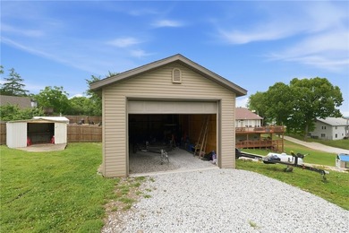This Beaver Lake gem is the total package and is perfect for a - photo 24