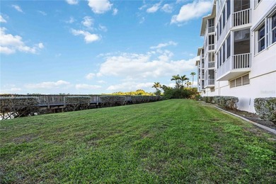 Beautiful 3-bedroom, 2-bath condominium located in the highly - photo 41