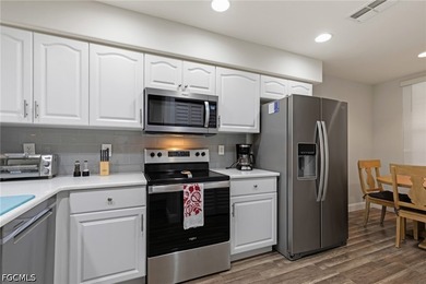 Experience resort-style bundled golf living in this beautifully - photo 4