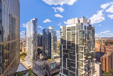 Spacious One-Bedroom with Floor-to-Ceiling Windows & Open - photo 8